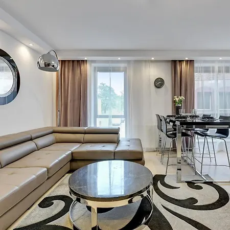 Apartment Downtown Stara Winiarnia *